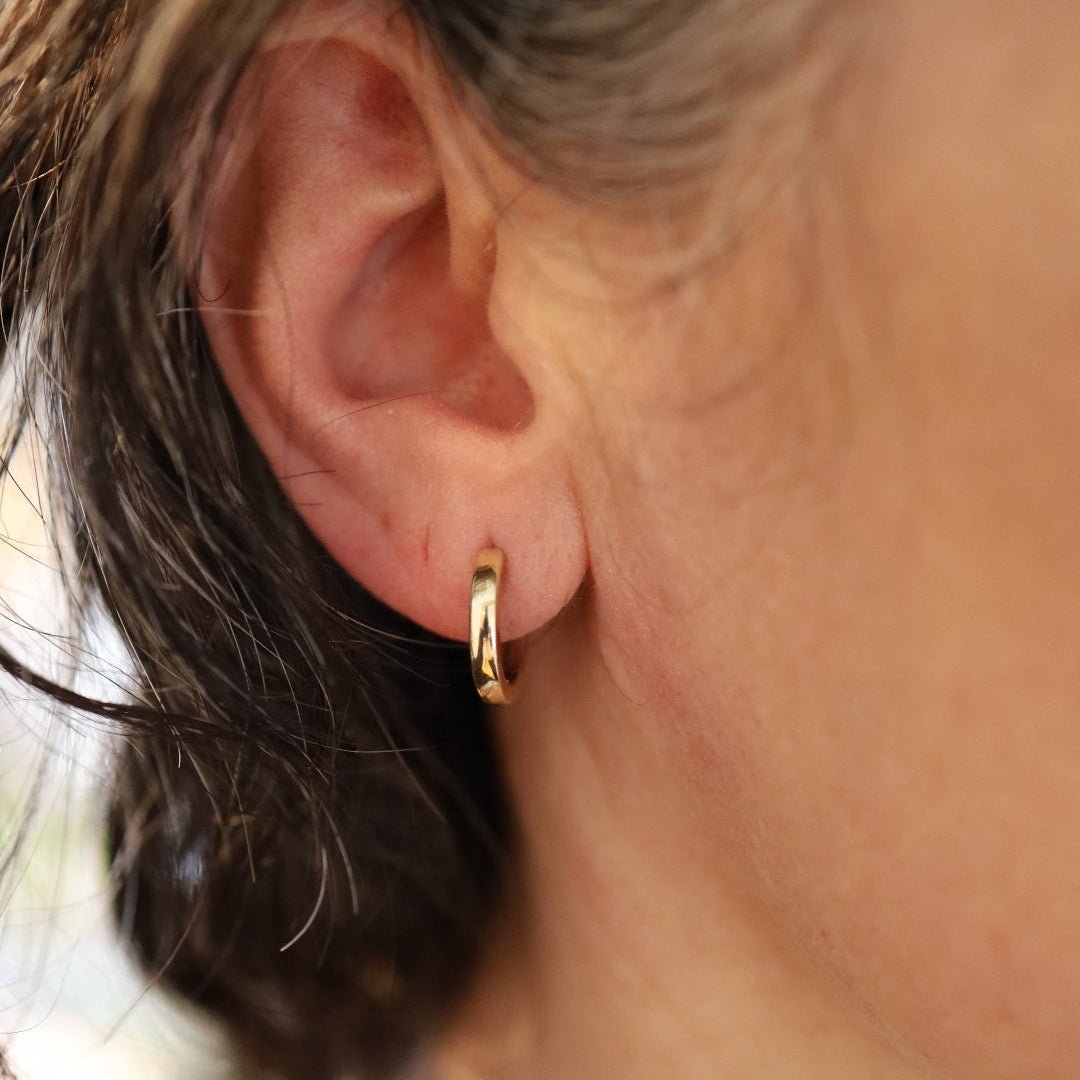 14-mm Huggie Earrings - Petra Star