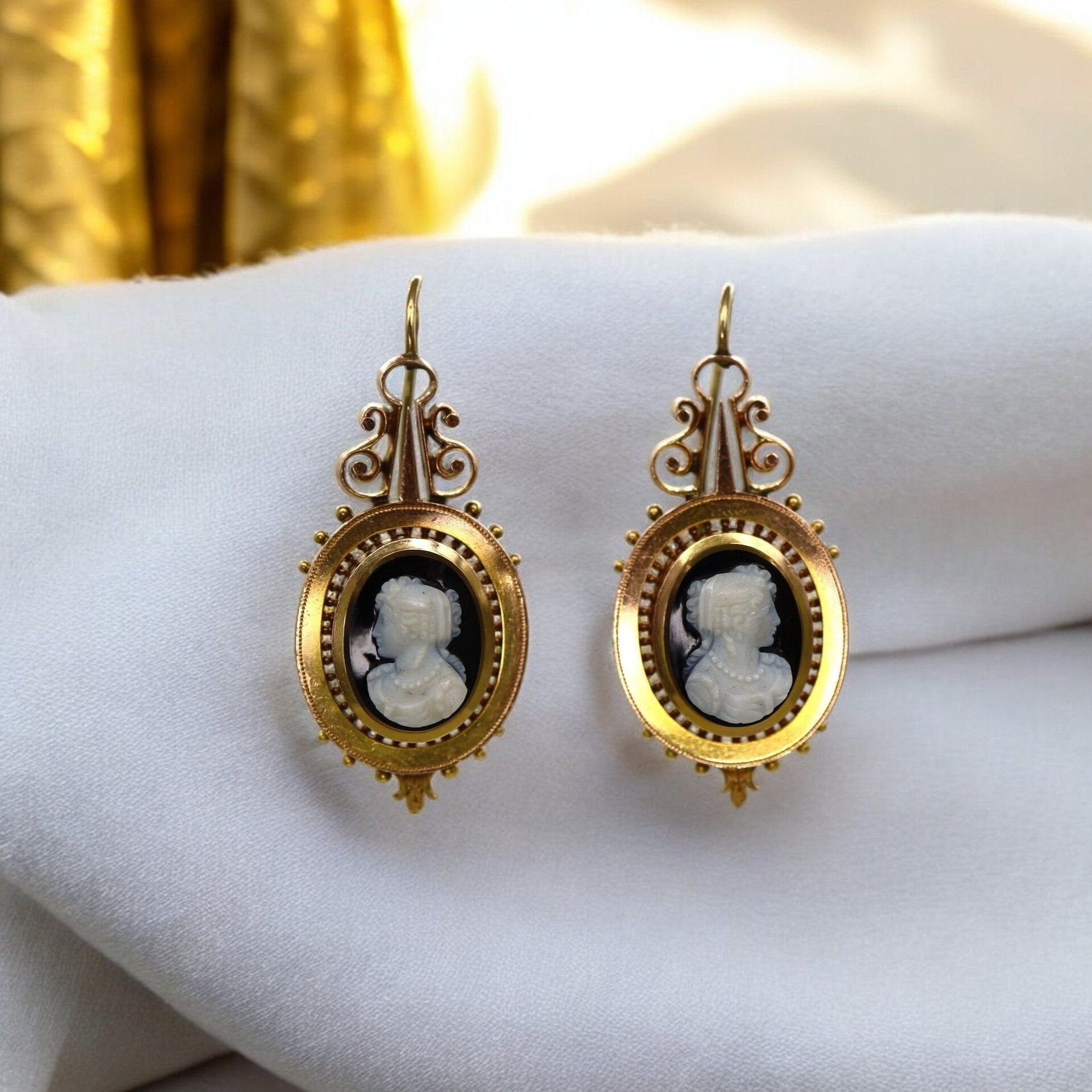 Antique 1880s Sardonyx Cameo Earrings – 14k Yellow Rose Gold Hardsto
