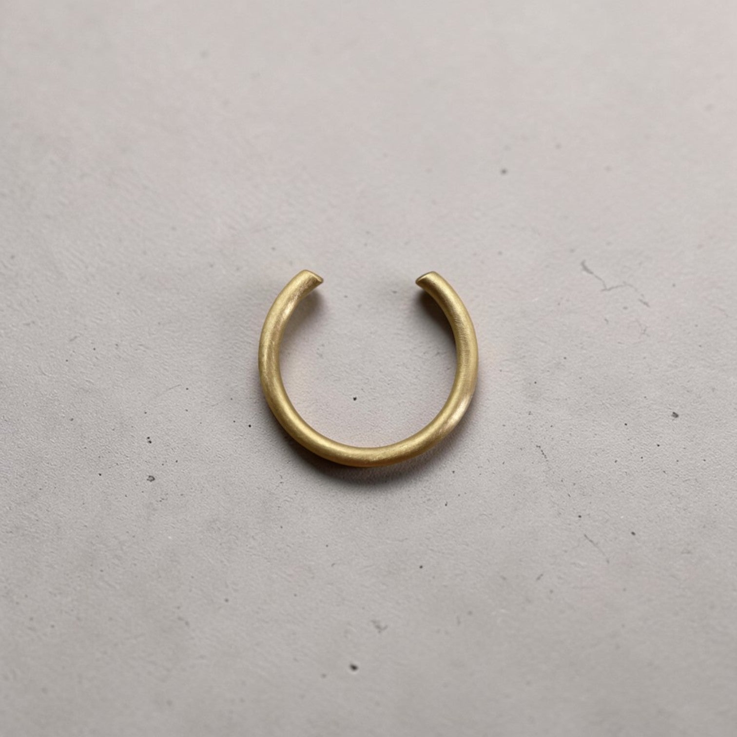 18k Gold Open Tube Diamond-Capped Band with Satin Finish, Sustainable Diamonds, Modern Minimalism - Petra Star