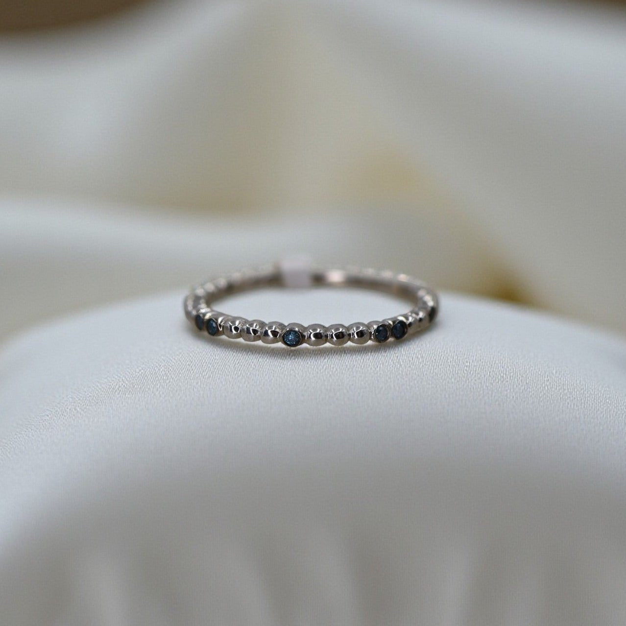 18k White Gold Bezel-Set Bubble Sapphire Band - Petra Star