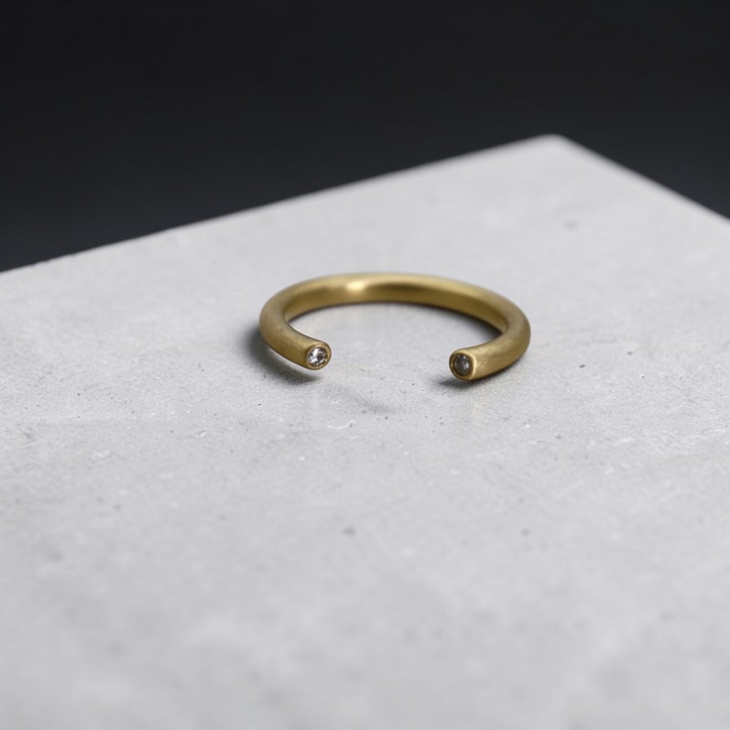 18k Gold Open Tube Diamond-Capped Band with Satin Finish, Sustainable Diamonds, Modern Minimalism - Petra Star