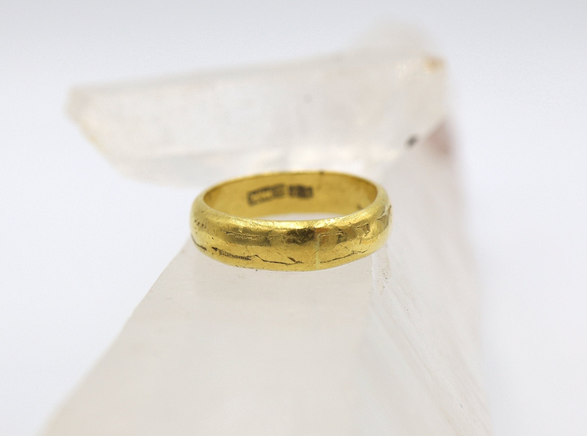 22k Gold Chinese Art Nouveau Band - Petra Star