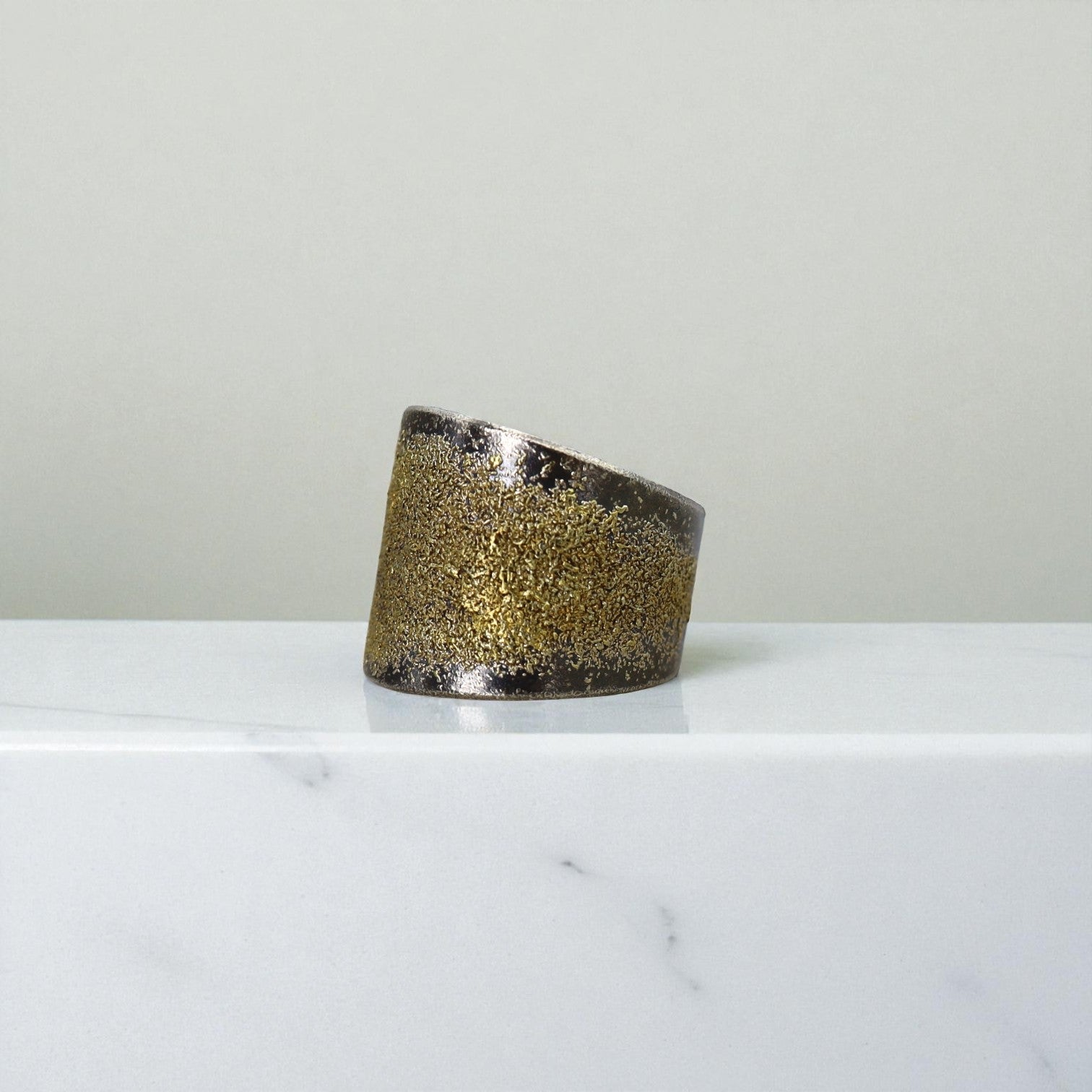 22k Gold & Oxidized-Silver Staple Tall Cigar Band - Petra Star