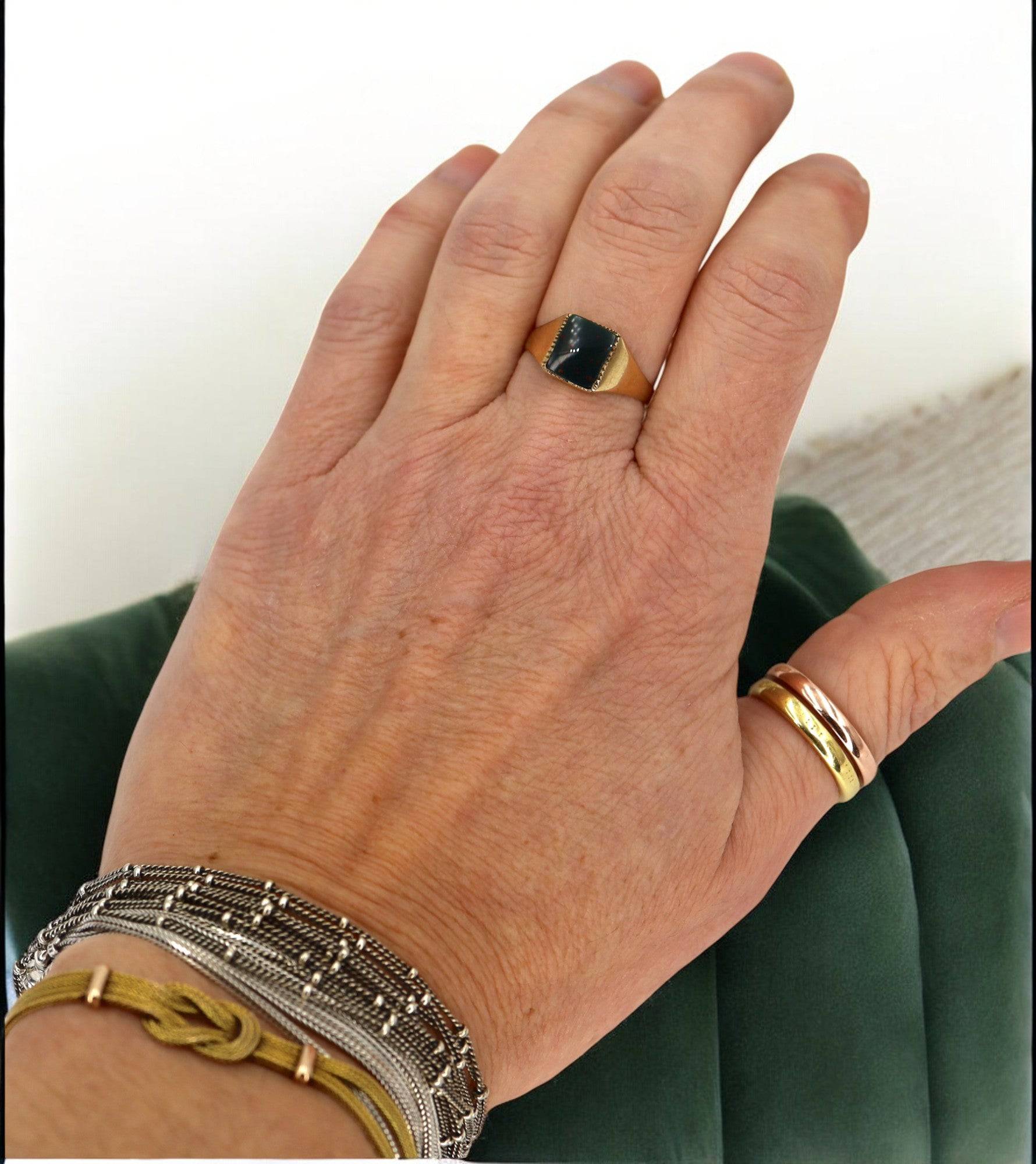 9k Gold Vintage Hallmarked Bloodstone Ring - Petra Star