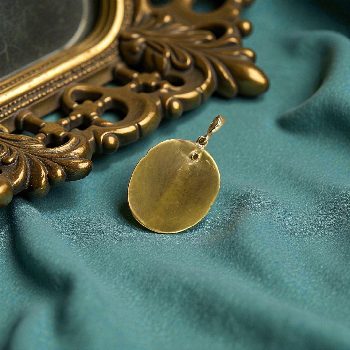 14k Gold Art Nouveau Lion Pendant