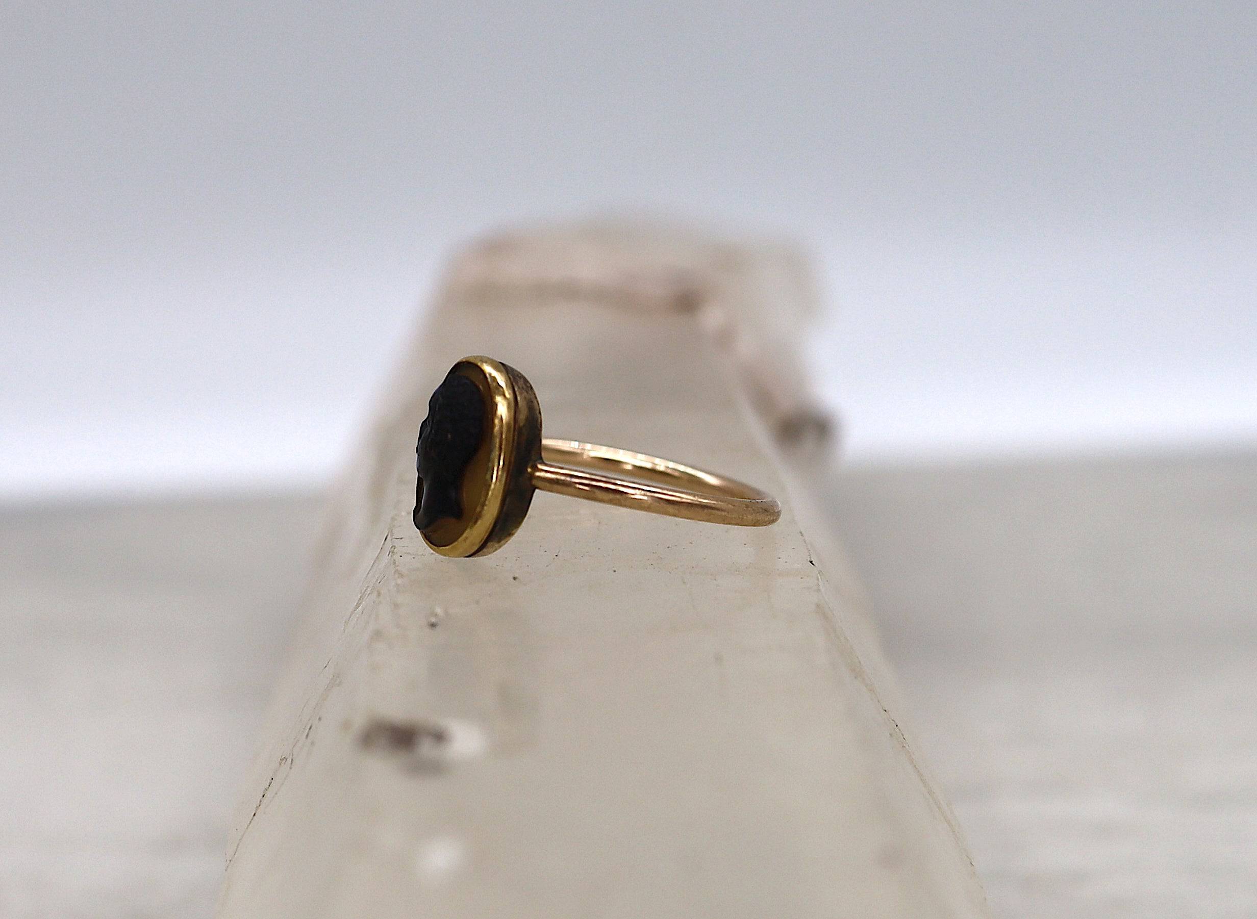 Victorian Blackamoor ring featuring an agate cameo set in 14k gold, showcasing intricate vintage jewelry craftsmanship.