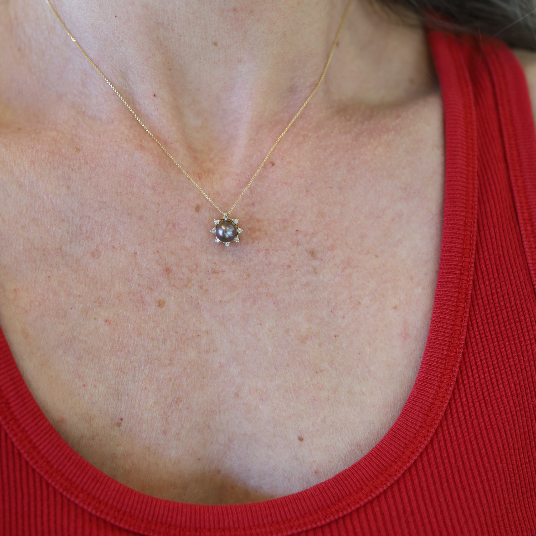 Vintage Black Pearl and Diamond Pendant – 14k Yellow Gold, 7mm Pearl - Petra Star