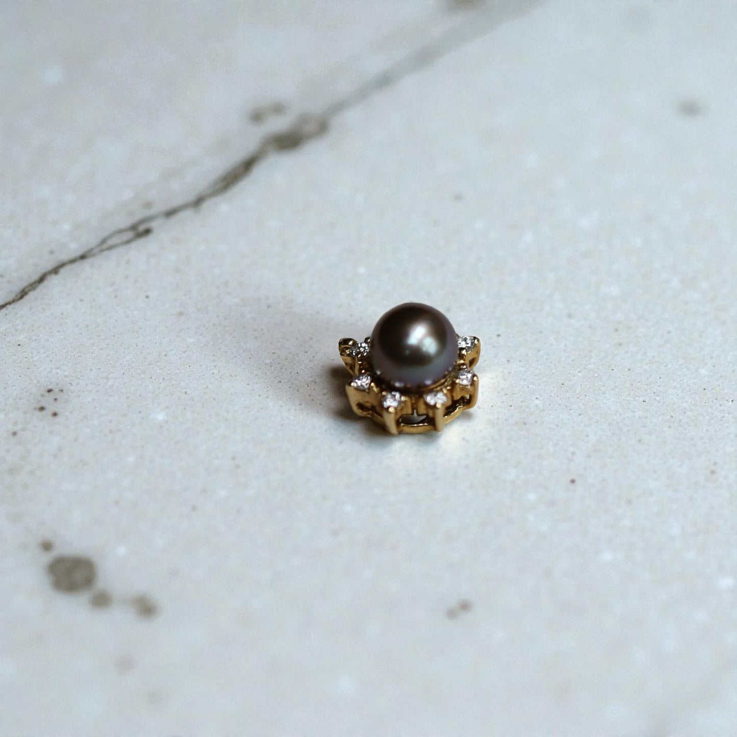 Vintage Black Pearl and Diamond Pendant – 14k Yellow Gold, 7mm Pearl