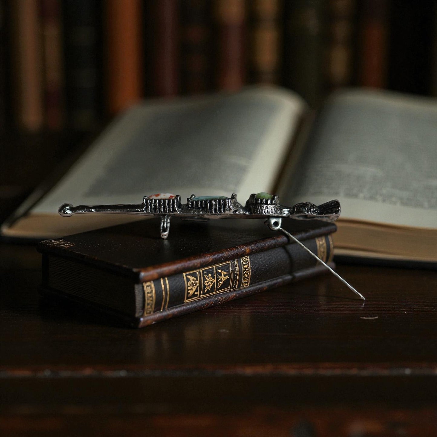 Vintage Scottish Jacobite Thistle Brooch – Silver with Agate Inlay, Mid-Century Collectible