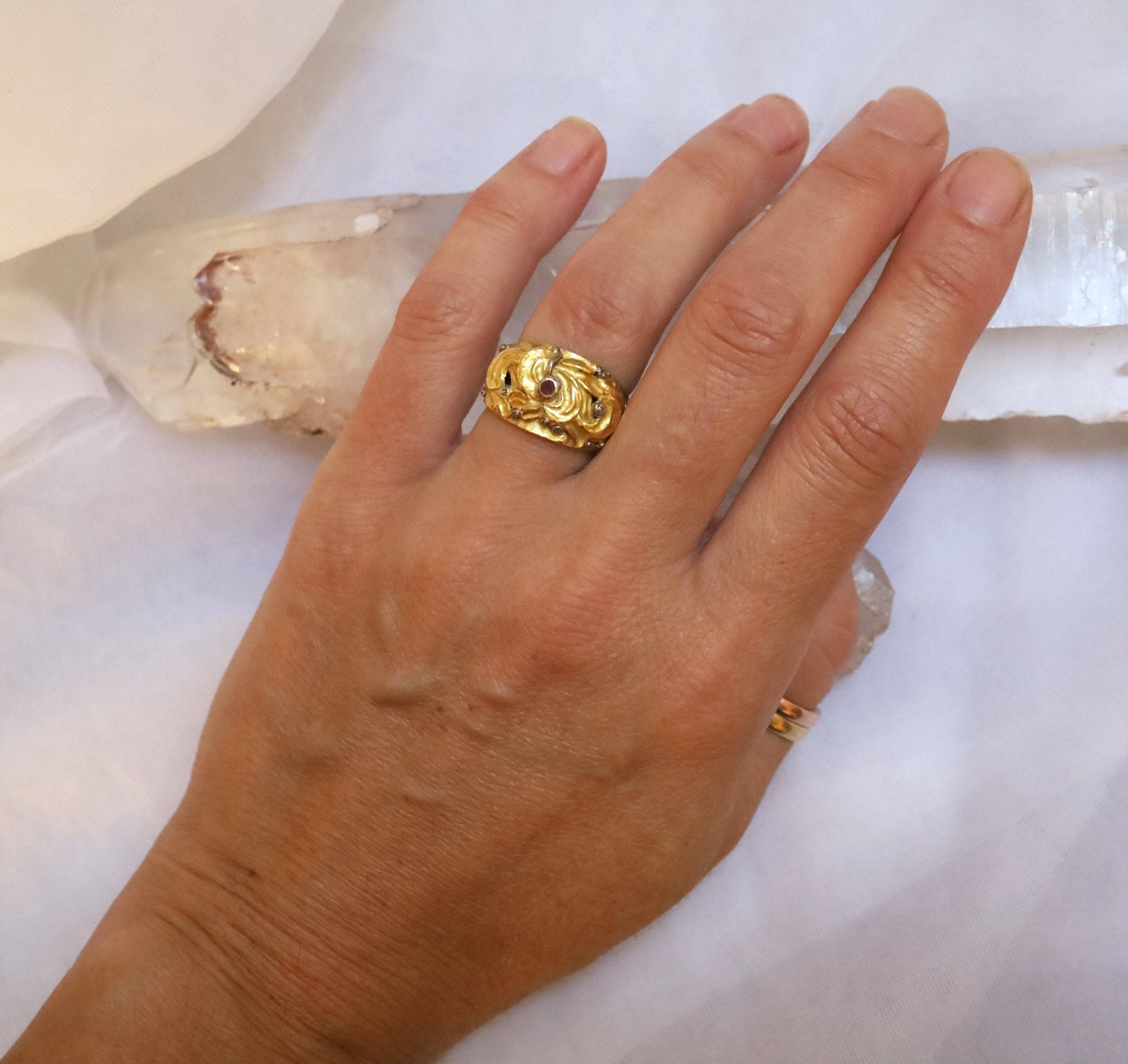 Art Nouveau Inspired Ruby Band in 18k Gold Hallmarked 1975 - Petra Star