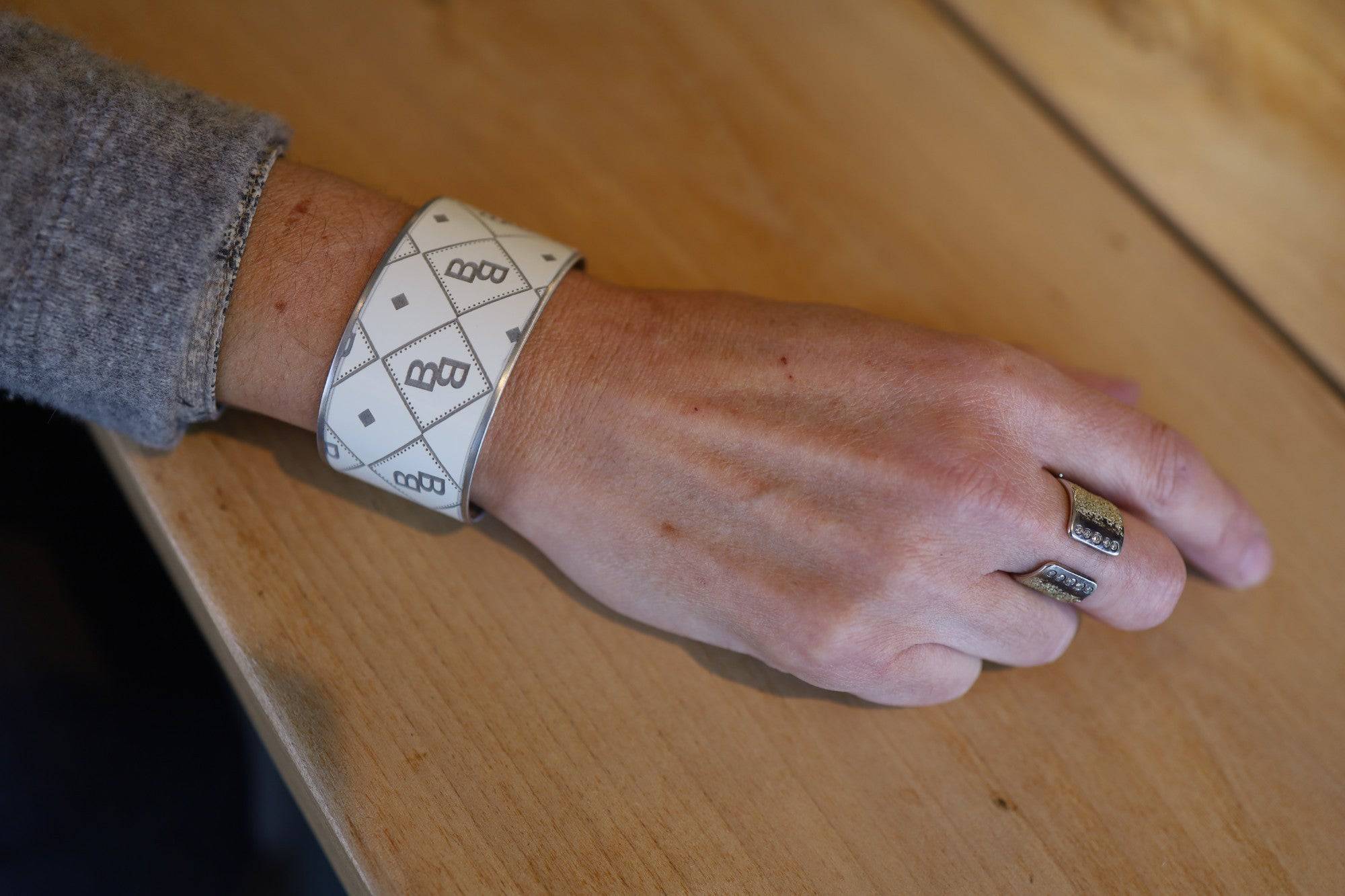 Bentley Bentayga Signature Cuff - Petra Star