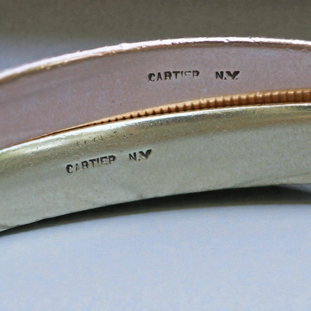Cartier 14k Ribbed Rolling Bangle Bracelet - Petra Star