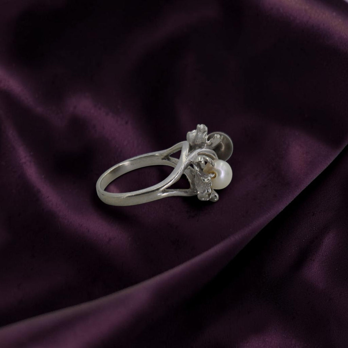 Vintage 14K White Gold Black & White Akoya Pearl Bypass Ring — Ornate Foliate Design, Circa 1990