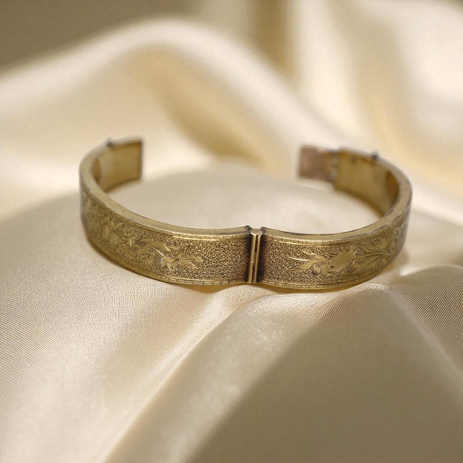 Gold Filled Victorian Bangle Bracelet - Petra Star