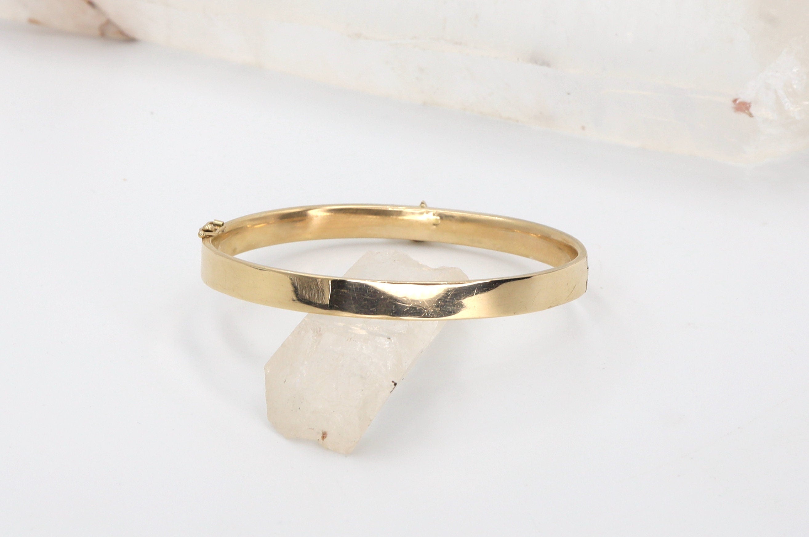 Mid Century 14k Yellow Gold Hummingbird Bangle Bracelet 5.9 mm Wide 7.5" Wrist Size - DK233A - Petra Star
