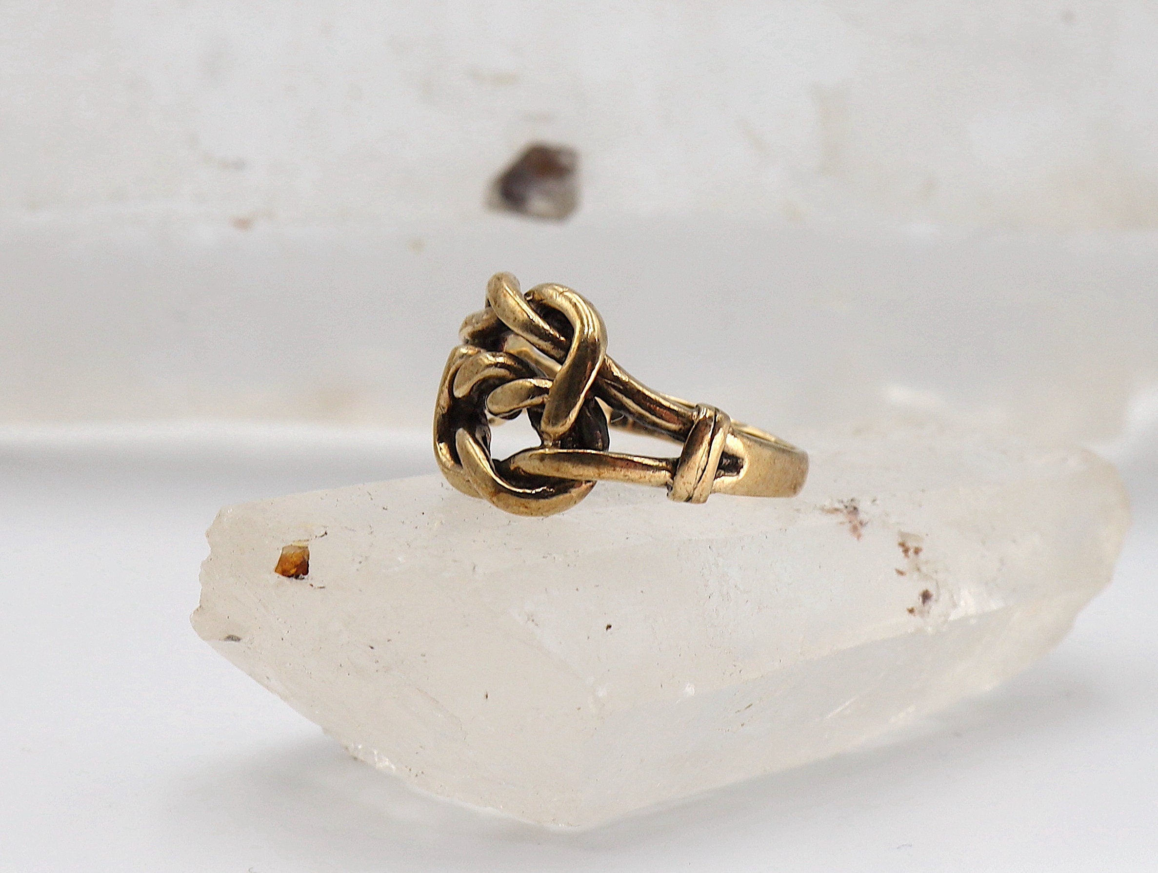 Vintage 9K gold lovers knot ring with hallmarked 1976, English vintage band featuring a classic love knot design.