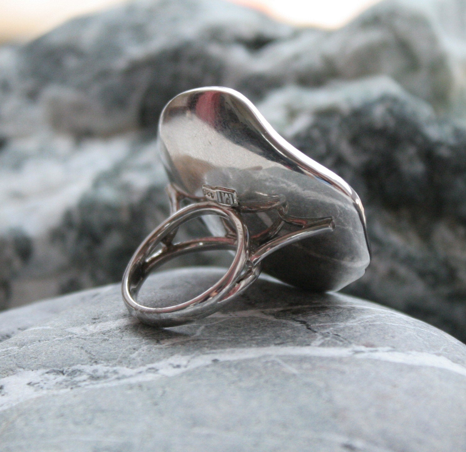 Silver sapphire lizard ring by PS featuring a detailed lizard design with a sparkling sapphire gemstone.