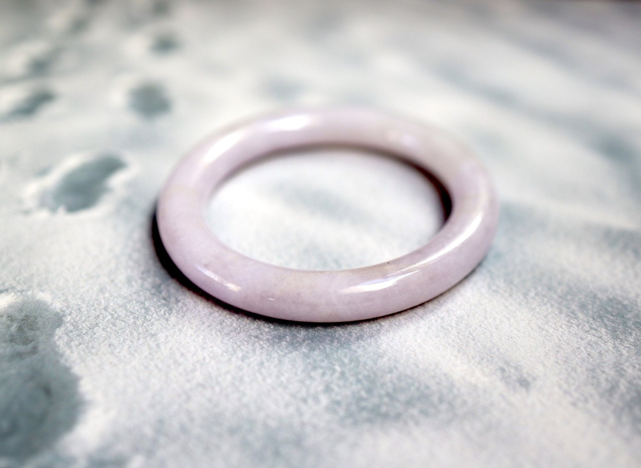 Lavender and White Jade Bangle - Petra Star