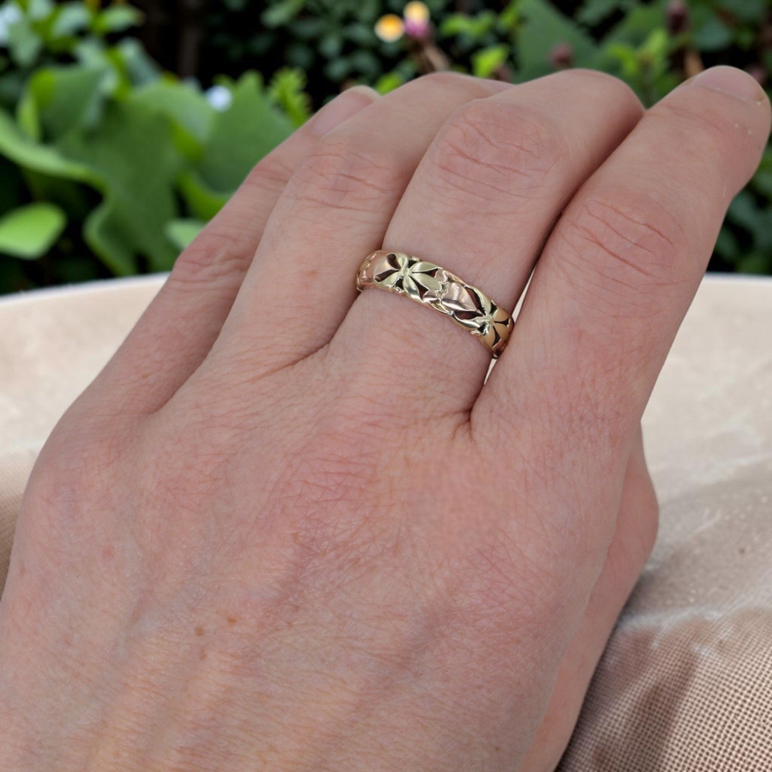 Mid-Century 14k Bi-Color Gold Embossed Floral & Heart Band - Petra Star
