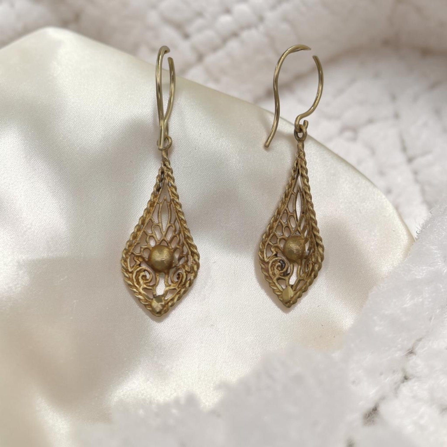 Vintage 14k Gold Filigree Teardrop Earrings with Akoya Pearls, 1980s