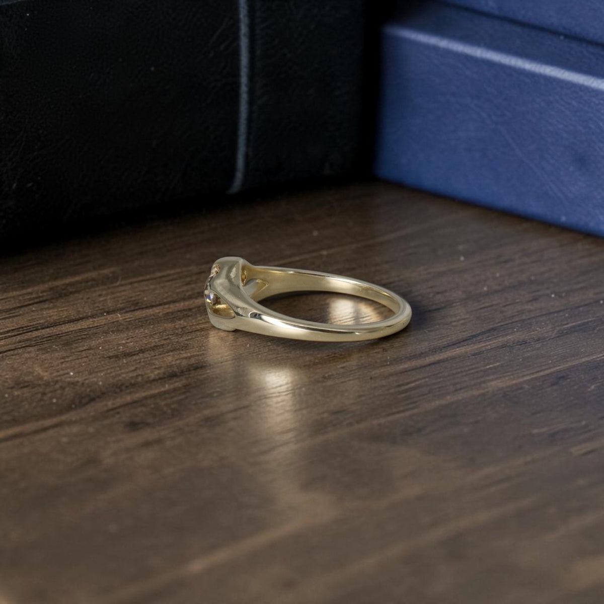 Side view showing the 3.7 mm low profile of the Belcher setting