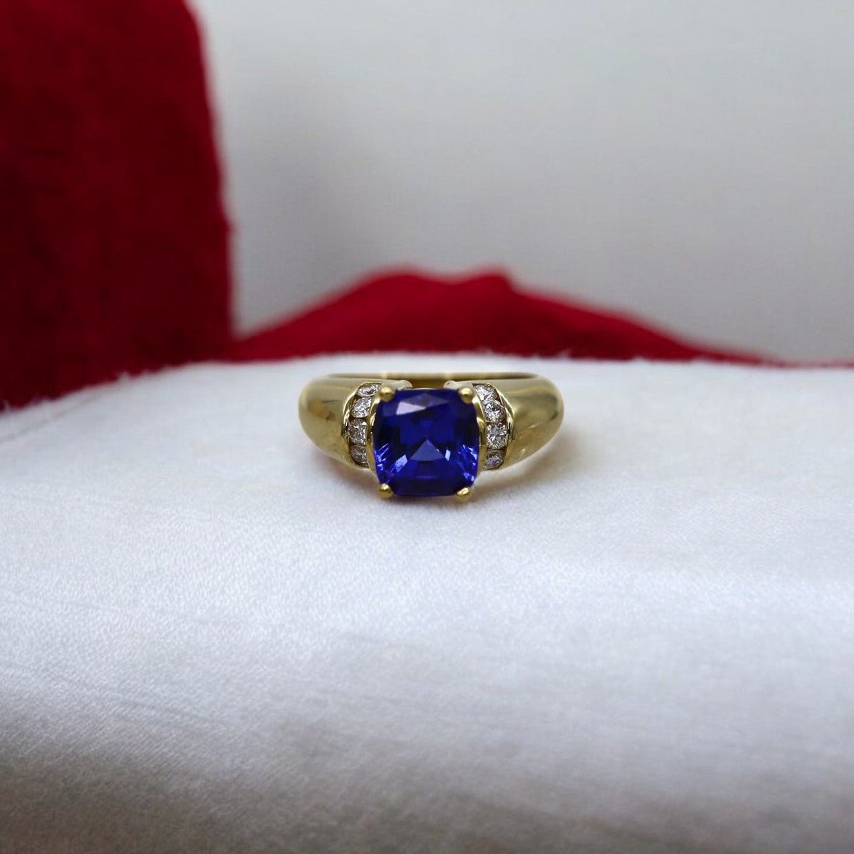 Tanzanite & Diamond Ring - Petra Star