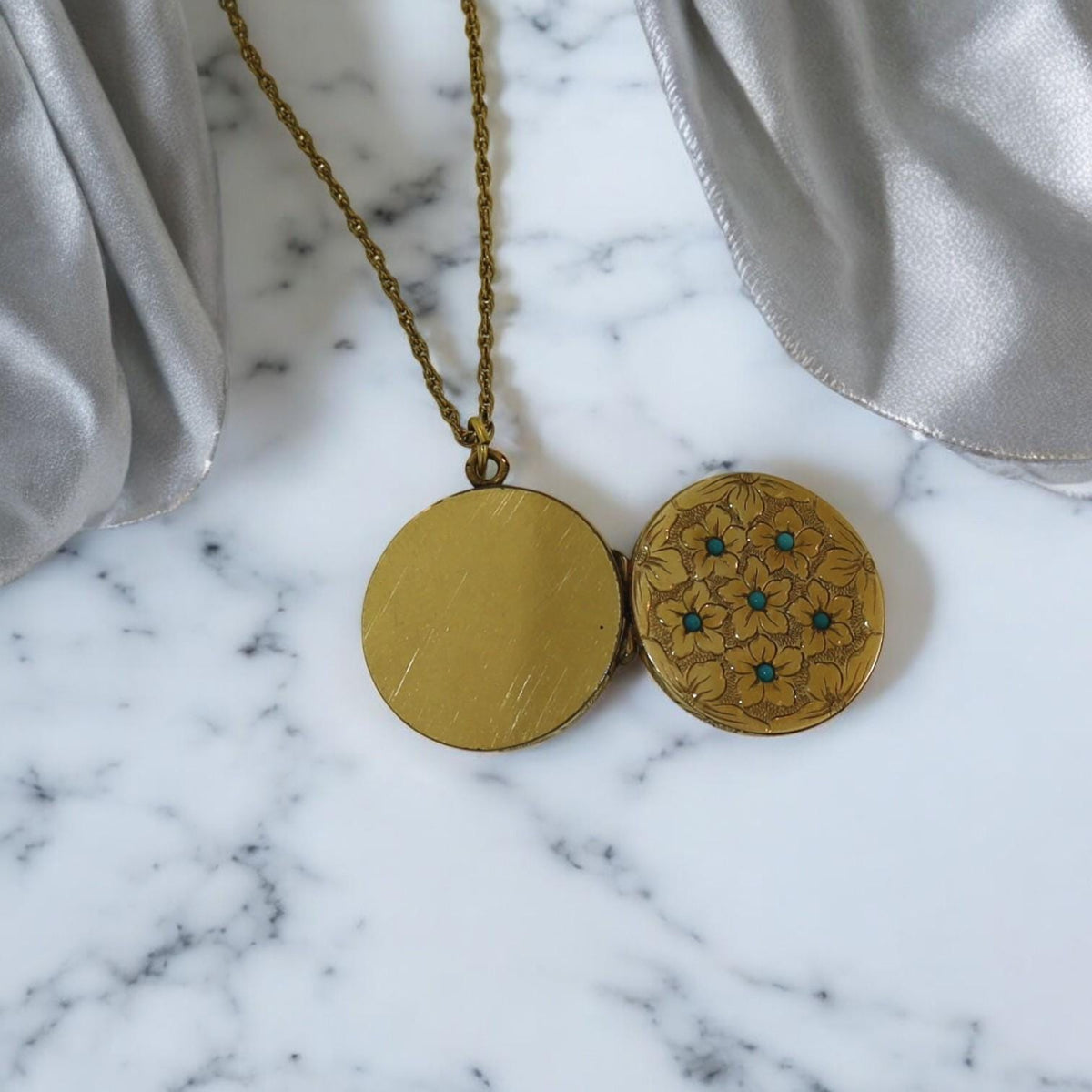 Victorian Picture Locket Pendant Charm Gold Filled - JL1838 - Petra Star