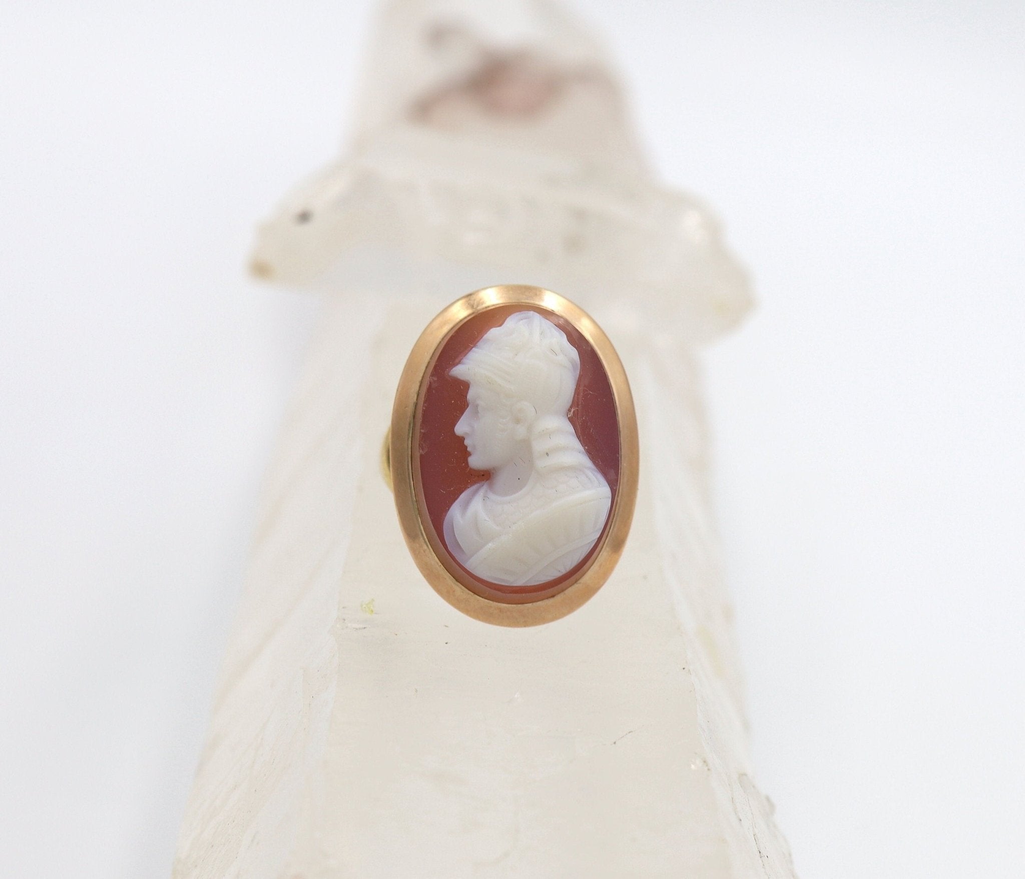 Victorian Stone Cameo Ring Carved Agate 14k yellow gold - Petra Star