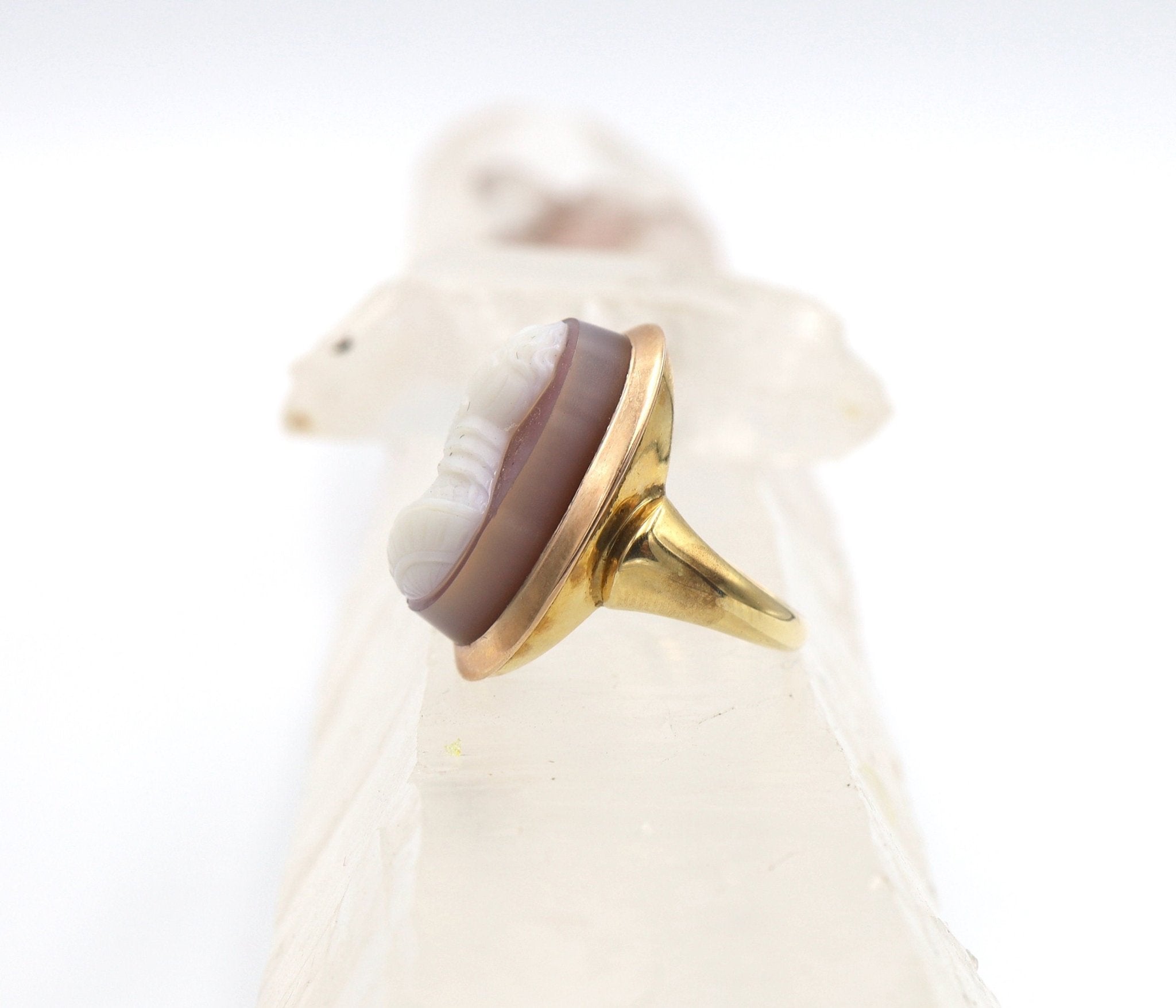 Victorian Stone Cameo Ring Carved Agate 14k yellow gold - Petra Star