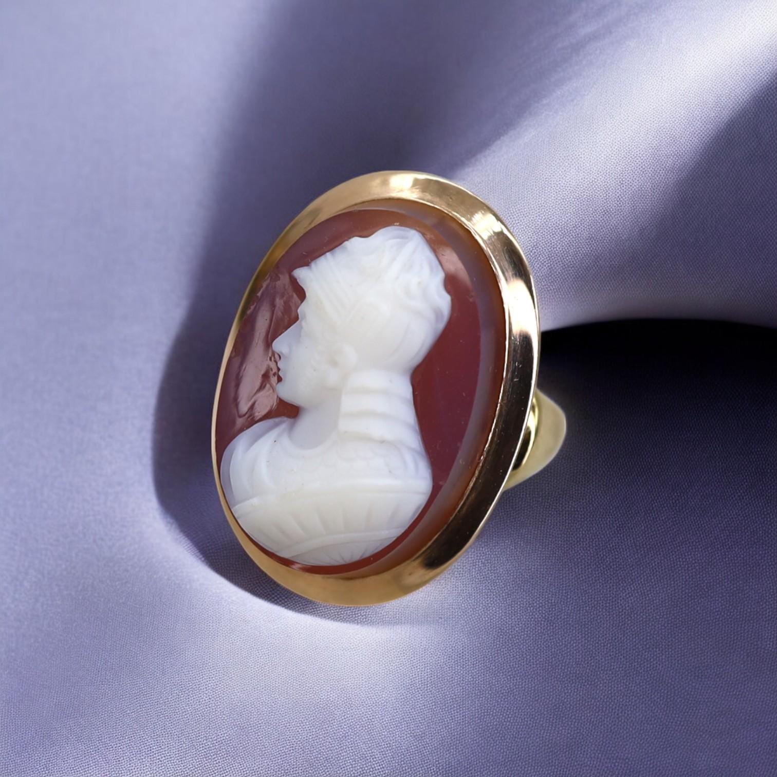 Victorian Stone Cameo Ring Carved Agate 14k yellow gold - Petra Star