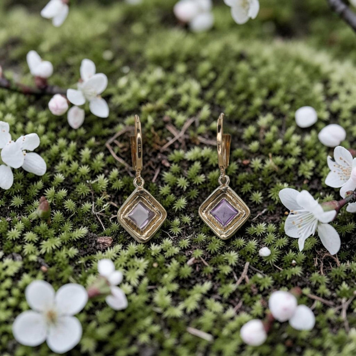 Vintage 1980s 14K Gold Sugarloaf Amethyst Drop Earrings - Petra Star