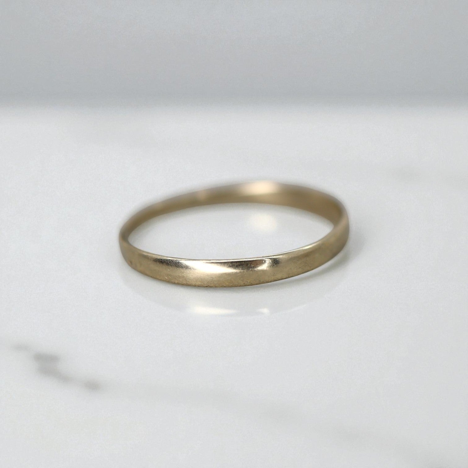 Vintage Mid-Century 9k Gold Tapered Band – Size 9, Lightweight Classic - Petra Star
