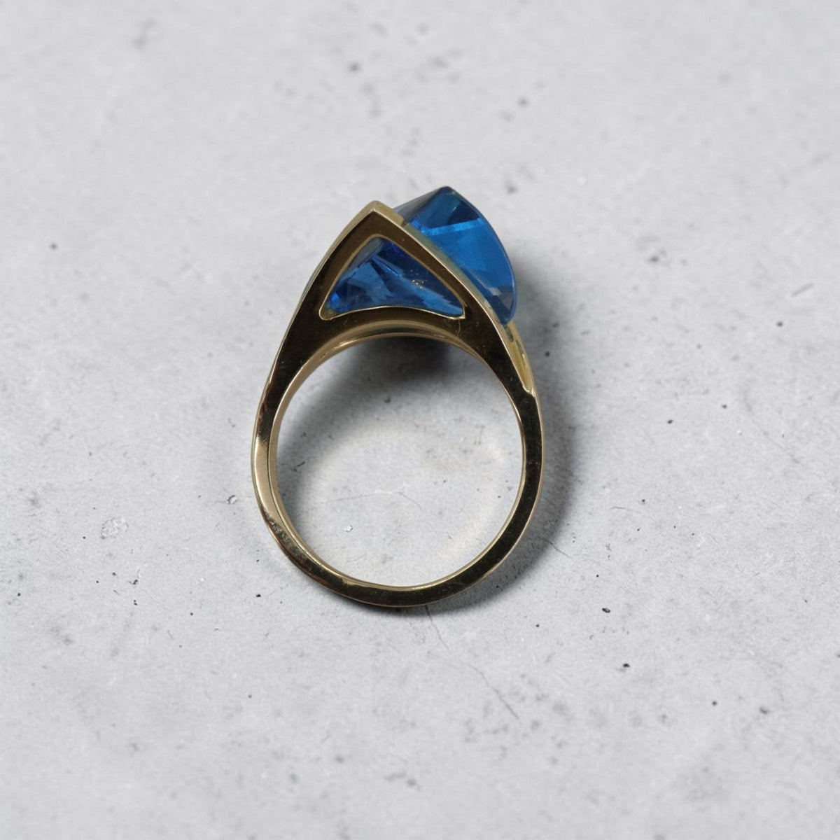 Vintage Strellman "Strell" 14K Gold Blue Topaz Ring — Signed Modernist Fantasy-Cut Designer Ring, Circa 2000s - Petra Star