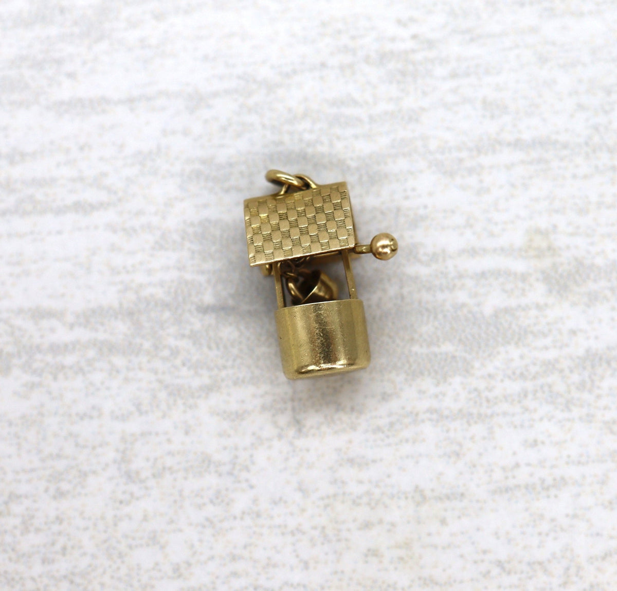 Vintage Wishing Well Charm 14k Gold - LM102C - Petra Star