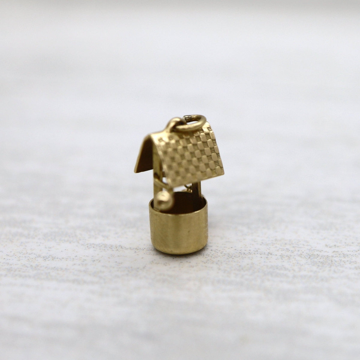 Vintage Wishing Well Charm 14k Gold - LM102C - Petra Star