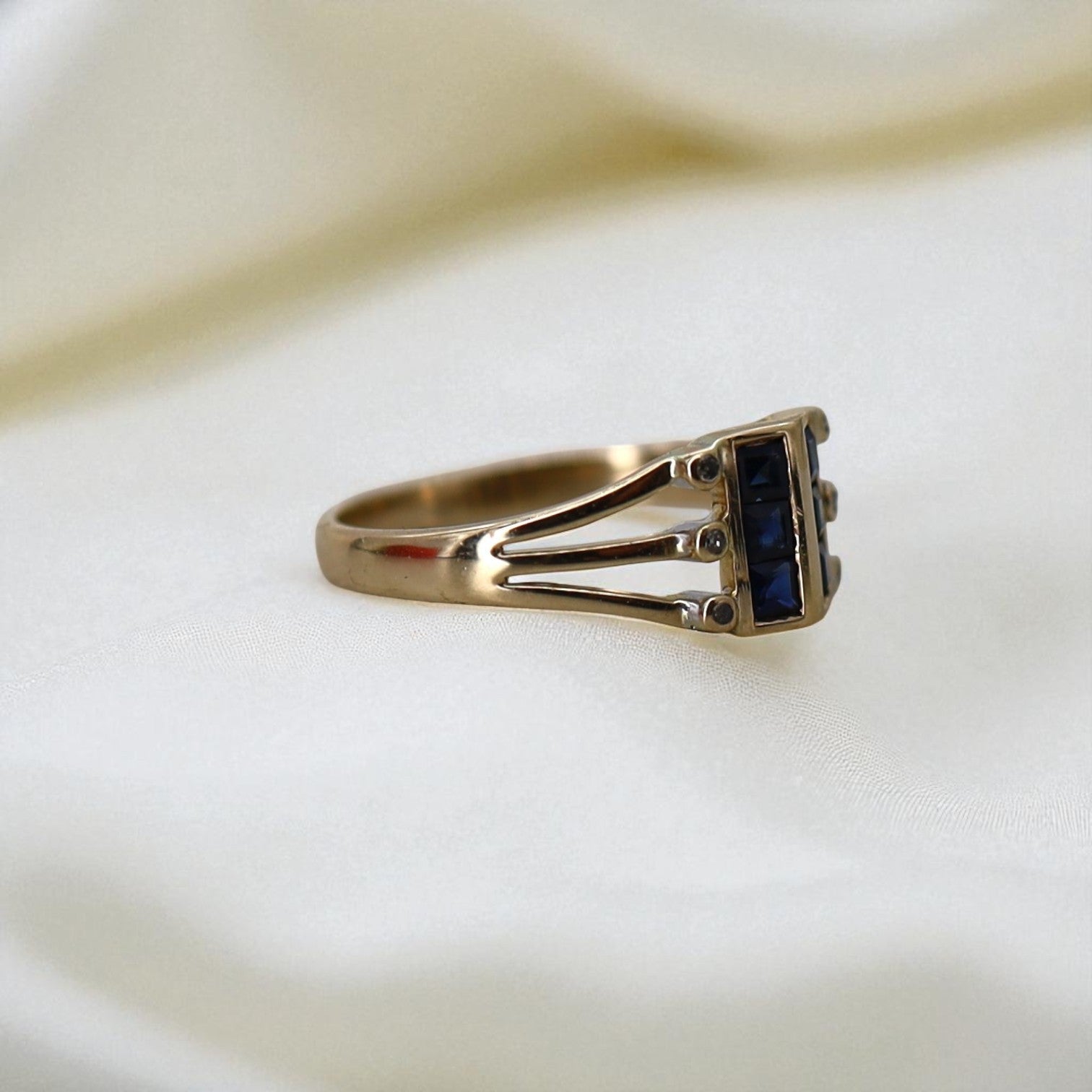 14k Gold 1960s Modernist Sapphire & Diamond Ring - Petra Star