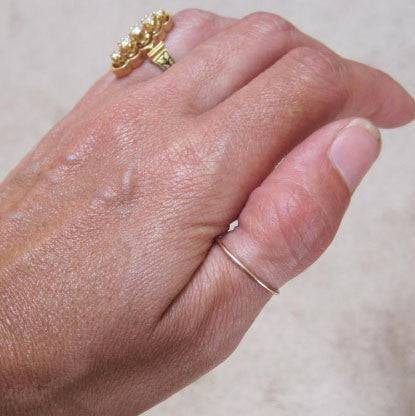 14k Gold Minimalist Band (1 mm) - Petra Star