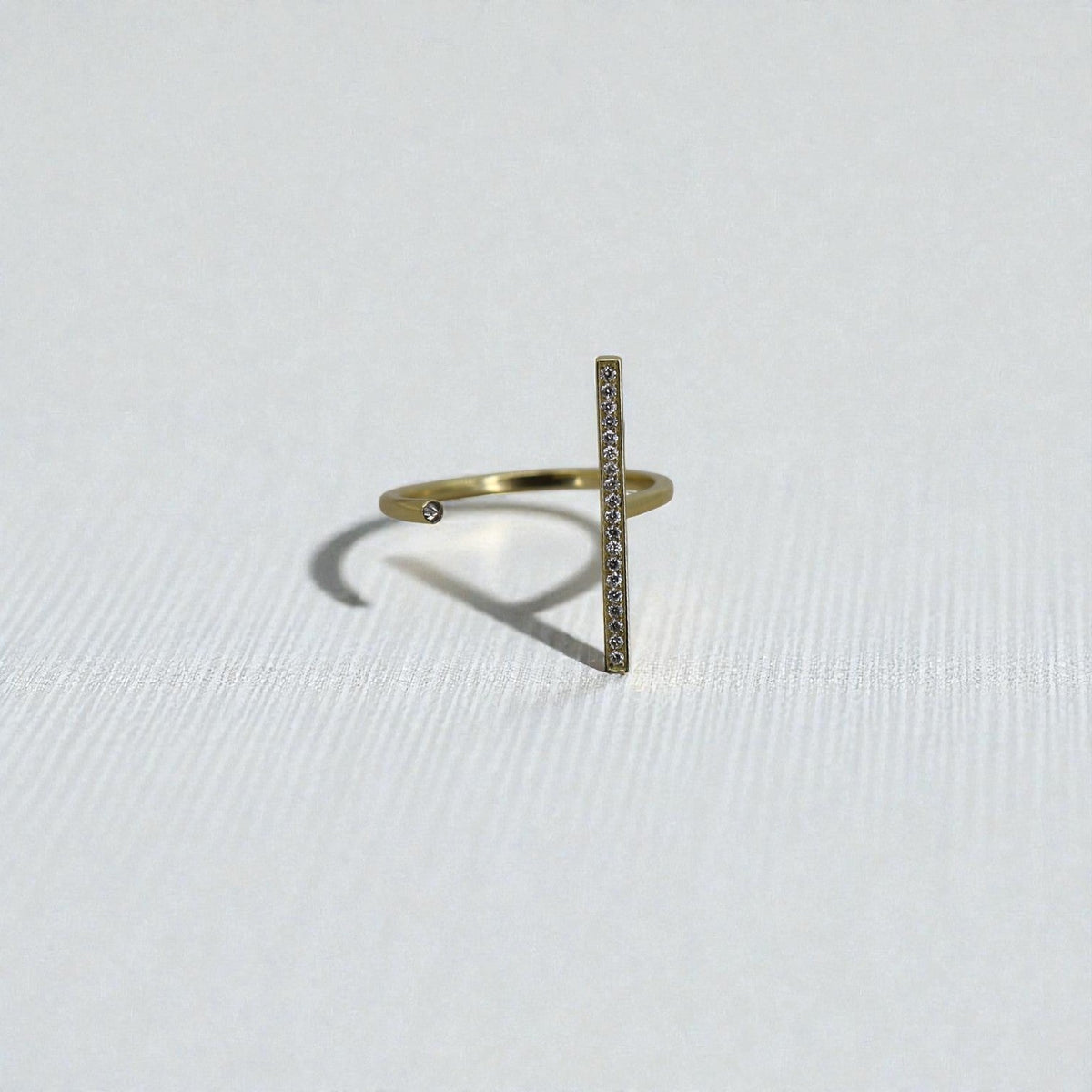 18k Gold Open Space Line Diamond Ring - Petra Star