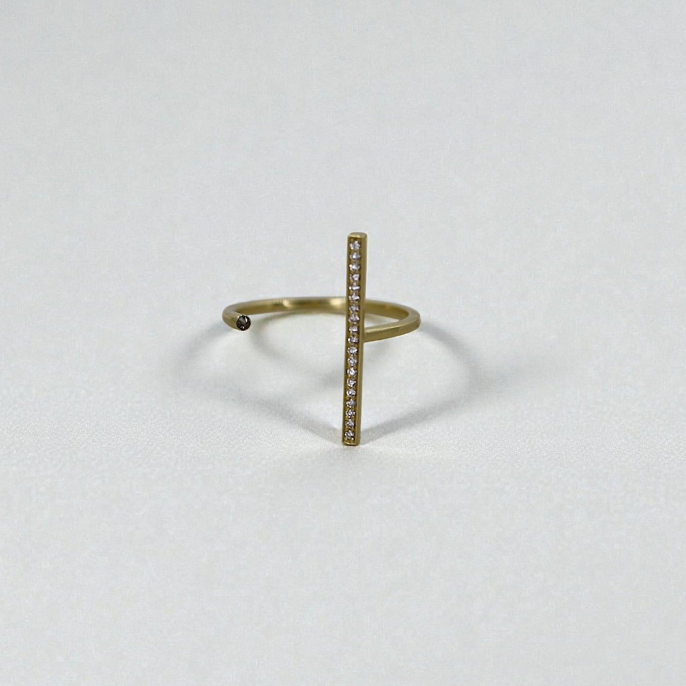 18k Gold Open Space Line Diamond Ring - Petra Star