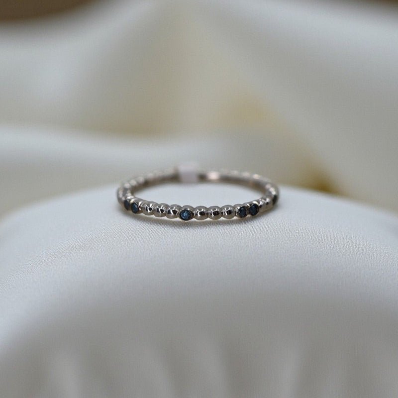 18k White Gold Bezel-Set Bubble Sapphire Band