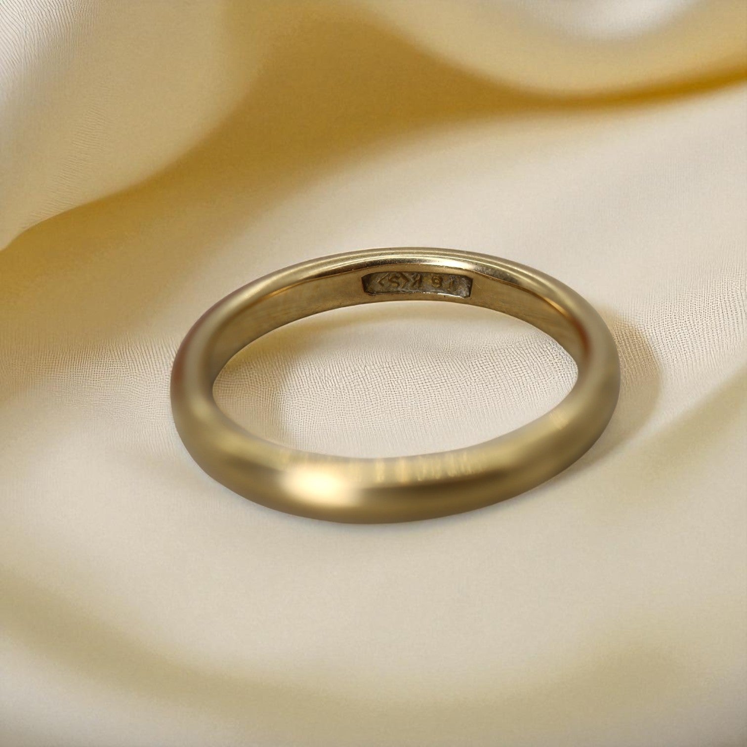 18k yellow gold vintage band ring, 3mm wide heavy tube style, crafted by The Vintage Vault, showcasing a smooth, polished finish.