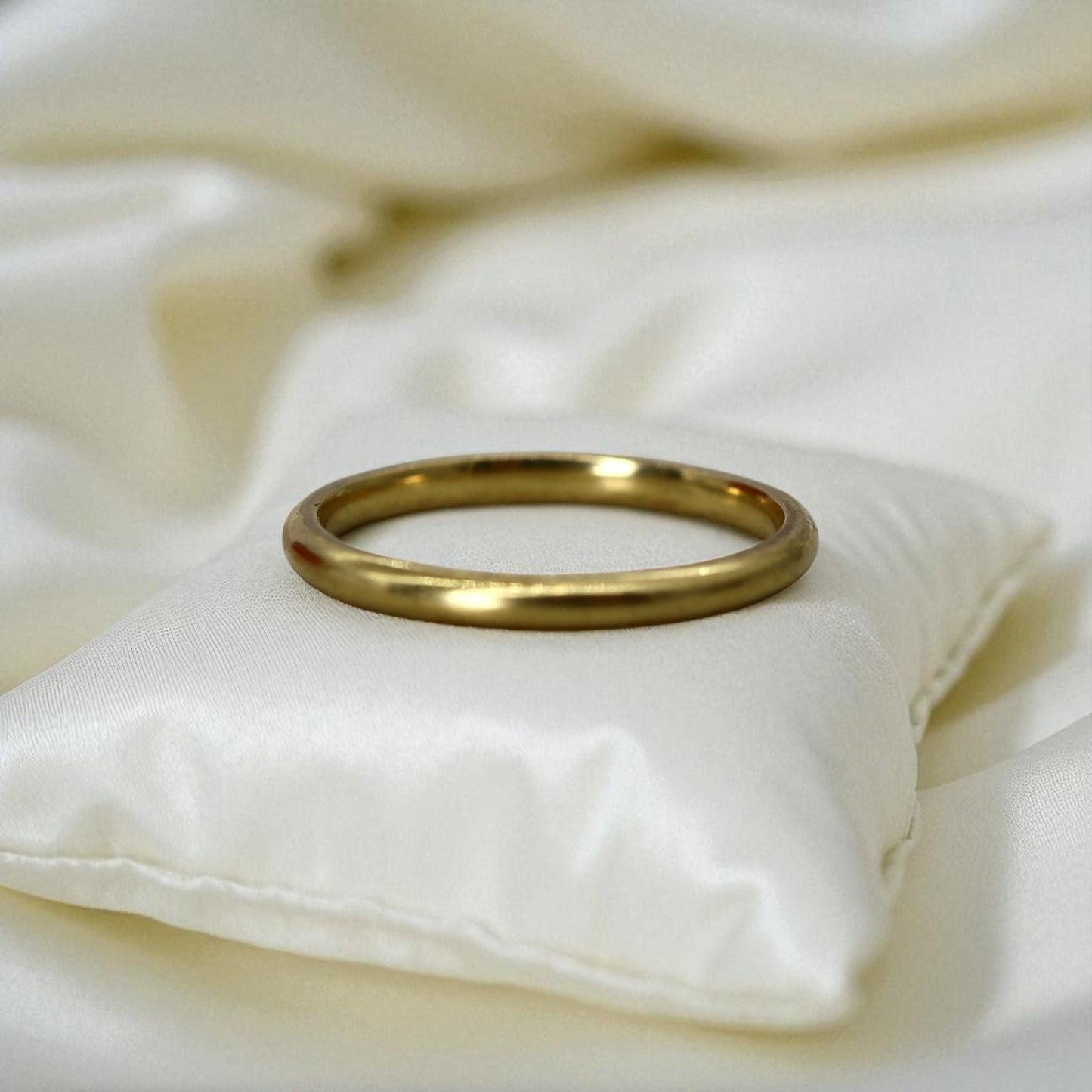 18k Gold Band Ring – Buttery Yellow Gold, 2mm Wide, Vintage-French - Petra Star