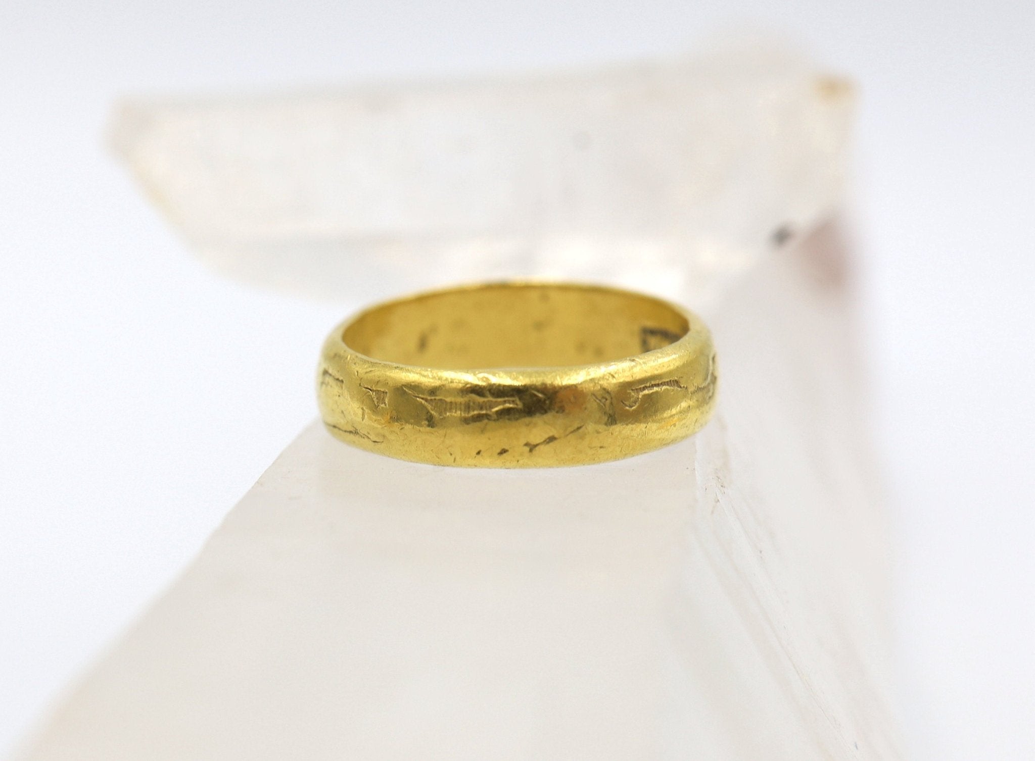 22k Gold Chinese Art Nouveau Band - Petra Star