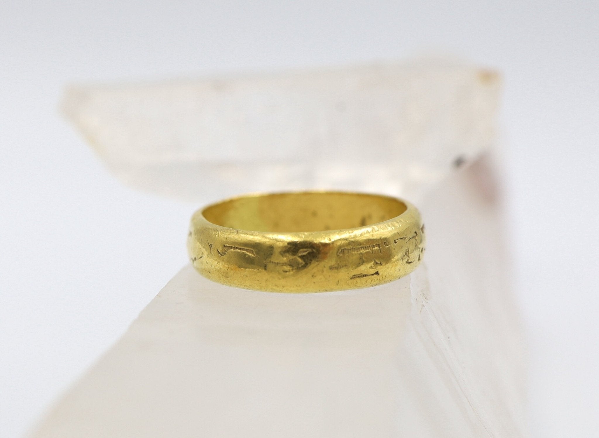 22k Gold Chinese Art Nouveau Band - Petra Star
