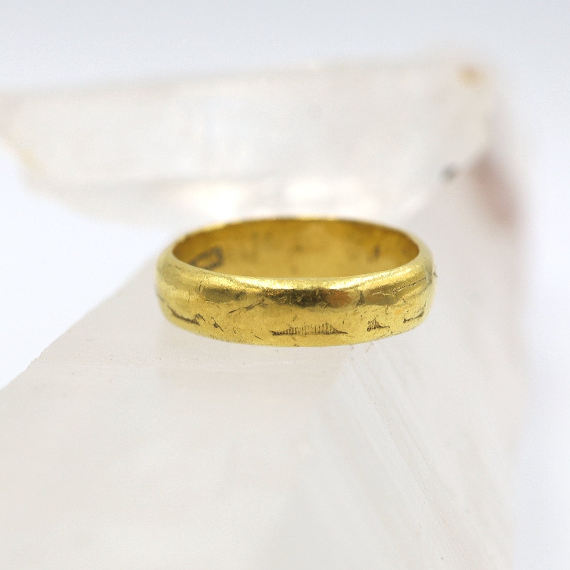 22k Gold Chinese Art Nouveau Band - Petra Star