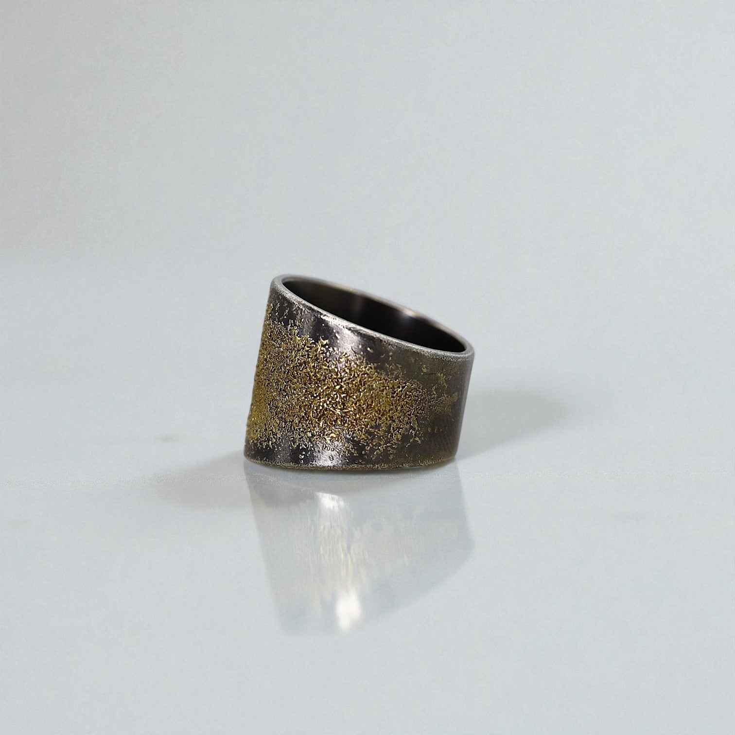 22k Gold & Oxidized-Silver Staple Tall Cigar Band - Petra Star