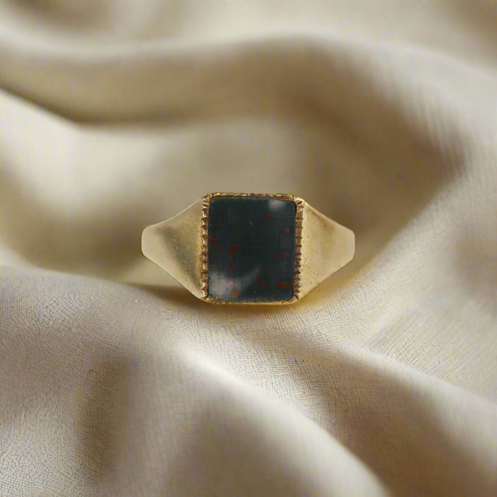 9k Gold Vintage Hallmarked Bloodstone Ring - Petra Star