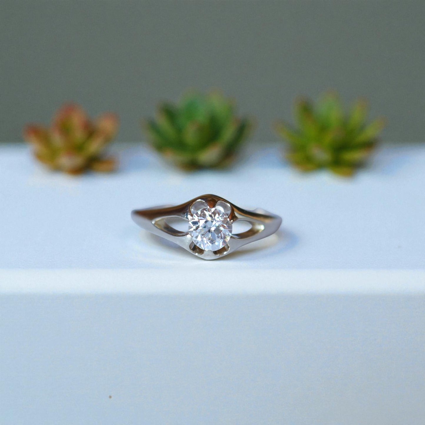 Belcher Ring with 0.62 cts Old European Cut Diamond