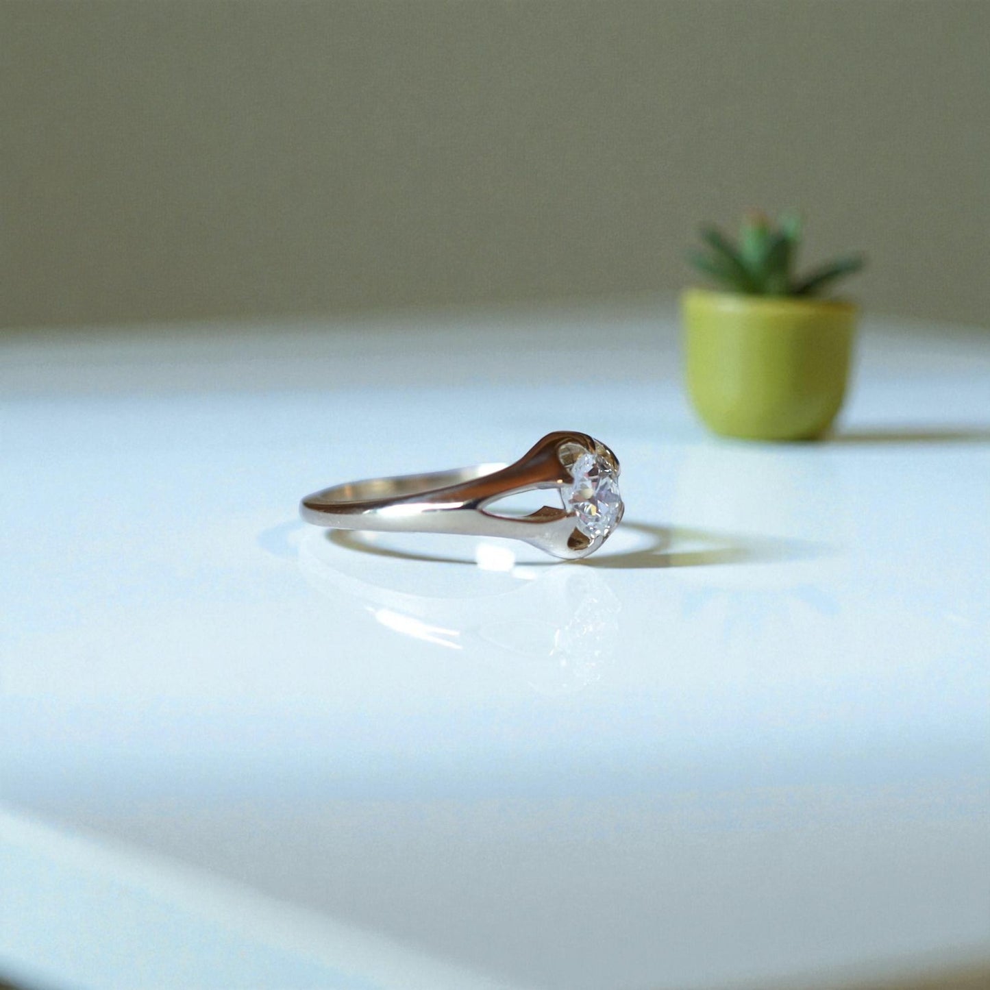 Belcher Ring with 0.62 cts Old European Cut Diamond