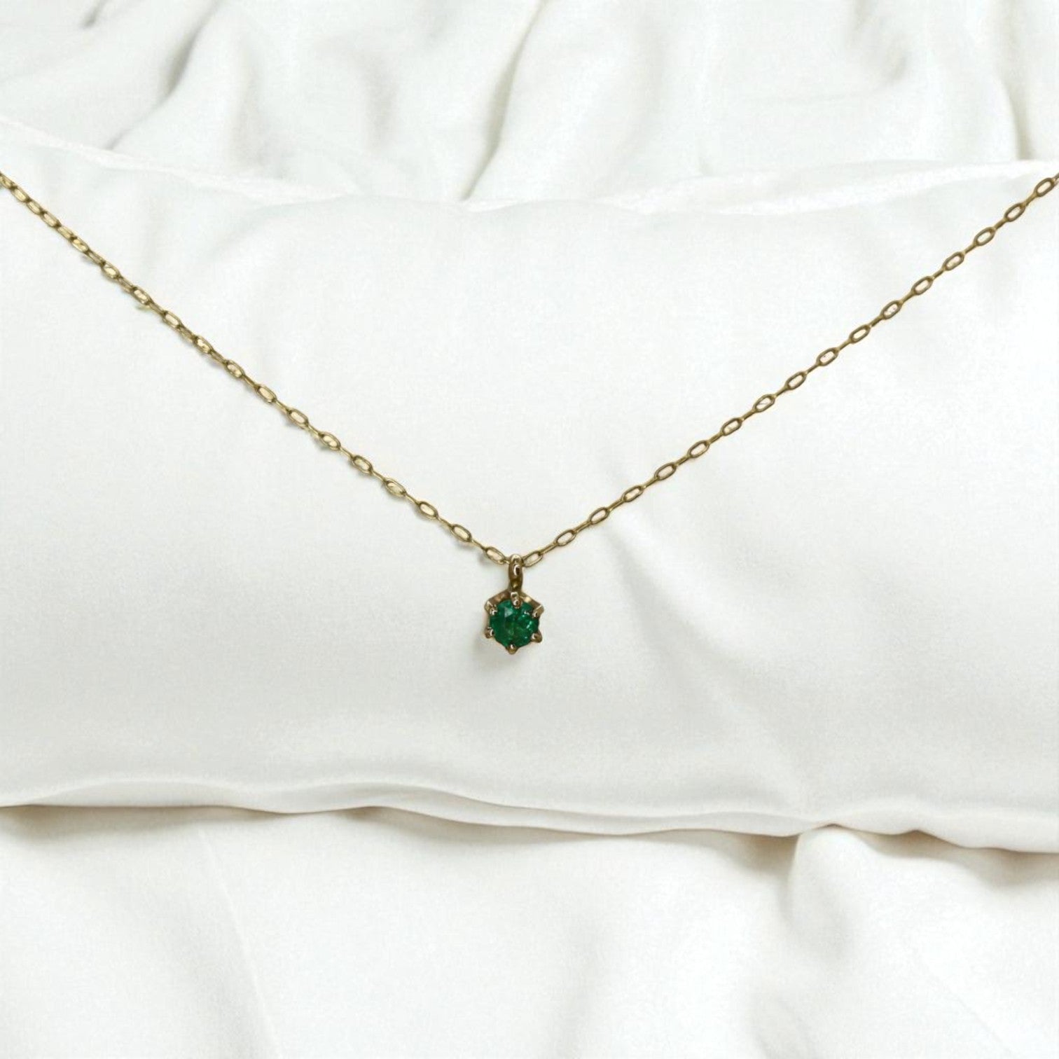 14k Gold Emerald Pendant Necklace, Circa 1990s - Petra Star